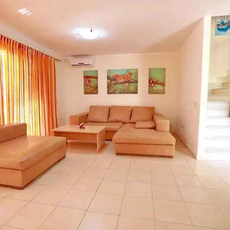 Large Villa With Pool In Madronal De Fanabe Villa