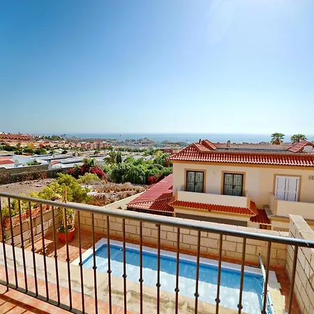 Villa Large Villa With Pool In Madronal De Fanabe
