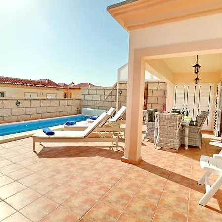Large Villa With Pool In Madronal De Fanabe