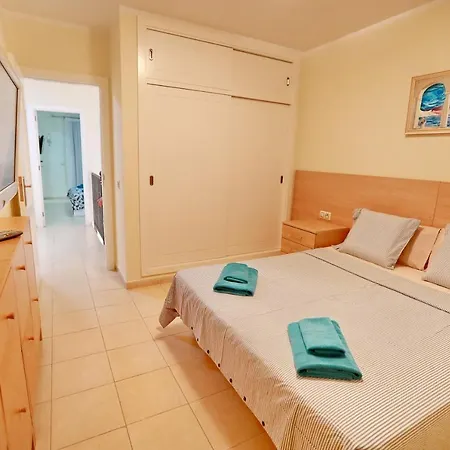Large villa with pool in Madroñal de Fañabé Villa