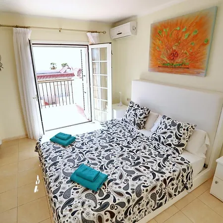 Large Villa With Pool In Madronal De Fanabe